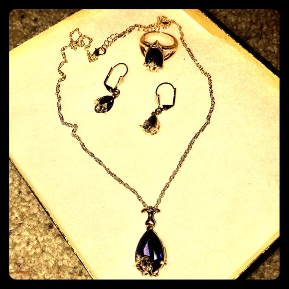 NEW TEAR DROP NECKLACE/EARRING/RING SET - Picture 1 of 4